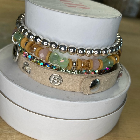 Bomb Party Spring 2023 Apple Pie Stack - Picture 4 of 4